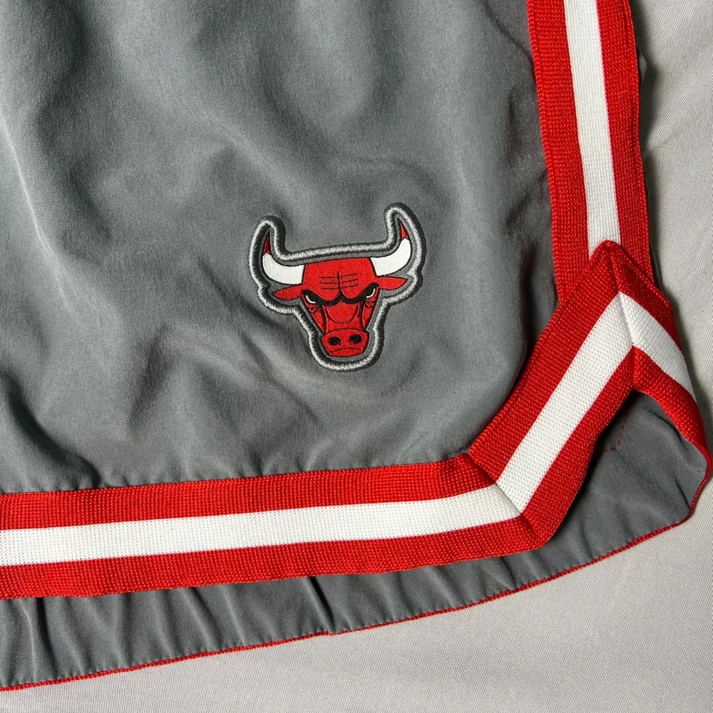 Nike NBA Chicago Bulls Dri-FIT Basketball Shorts Grey Red White Mens Large